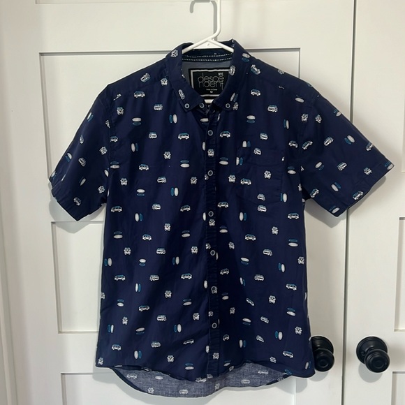 desce naent Other - Short Sleeve Button Down